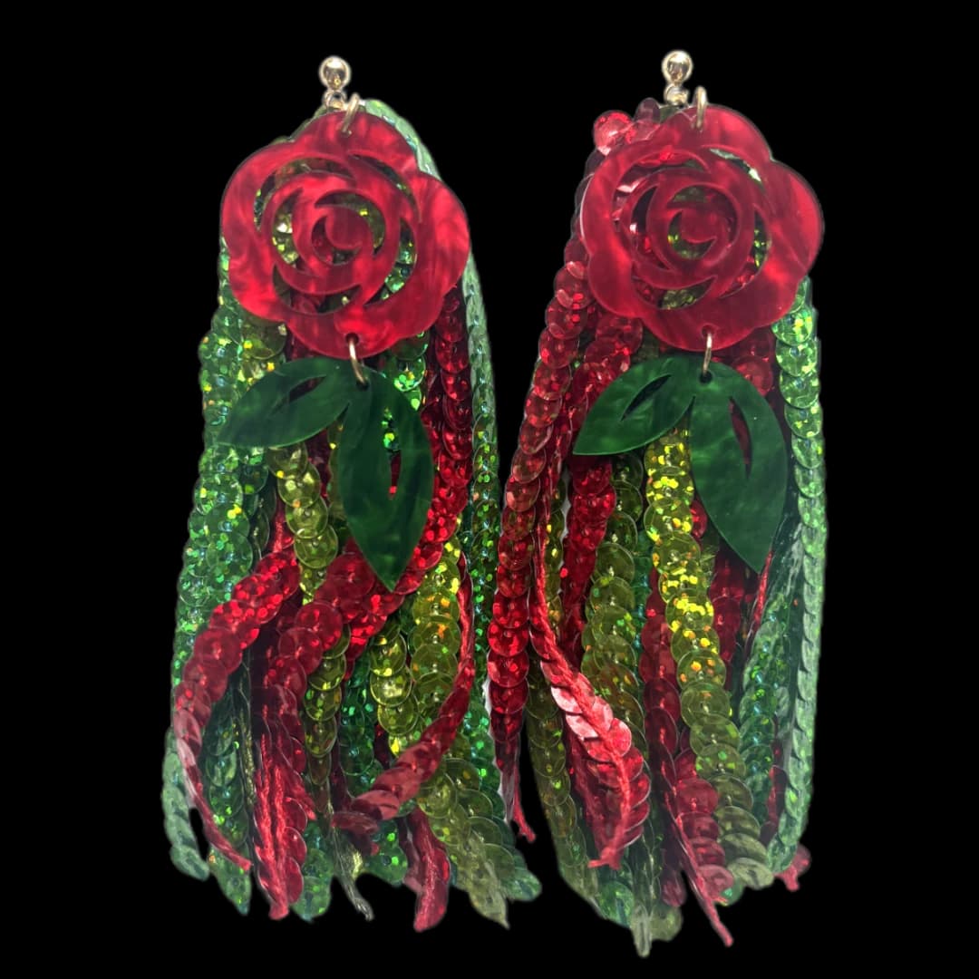 Brinco Rosa Encanto Com Franjas De Lantejoulas Vermelhas E Verdes